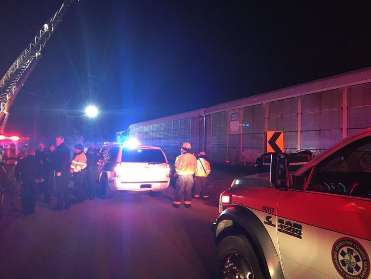 У США пасажирський потяг зіткнувся з вантажним, двоє людей загинуло, понад 70 постраждало
