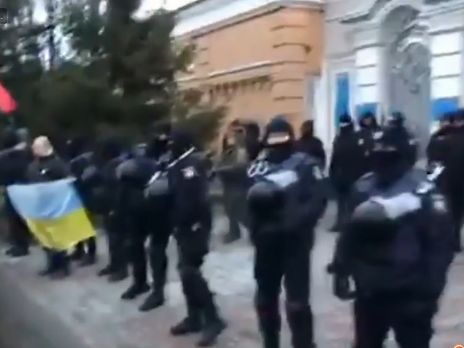 Протестующие приехали с автопробегом к дому Порошенко. Трансляция