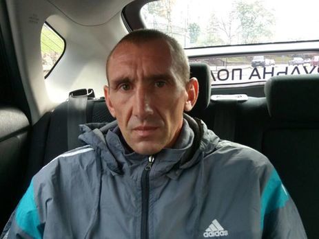 Севастопольця, що зруйнував пам'ятник Небесній сотні в Києві, побили на виході з Лук'янівського СІЗО