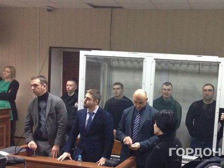 Суд продовжив арешт п'ятьом екс-беркутівцям, обвинуваченим у розстрілі активістів на Майдані