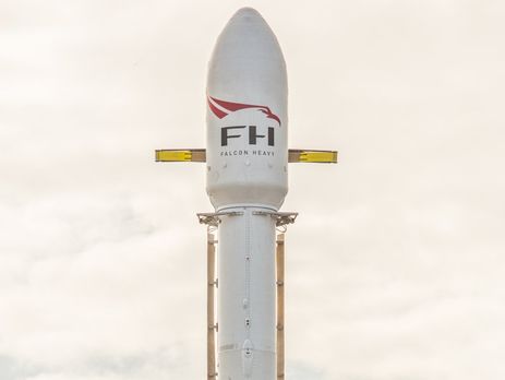 Falcon Heavy стартувала з майданчика в Космічному центрі Кеннеді