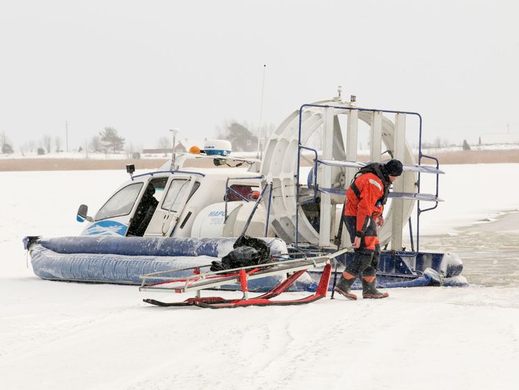 В Естонії під лід провалився мікроавтобус із туристами. Врятуватися вдалося лише двом