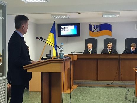 Суд допитує Наливайченка у справі про держзраду Януковича. Онлайн-трансляція