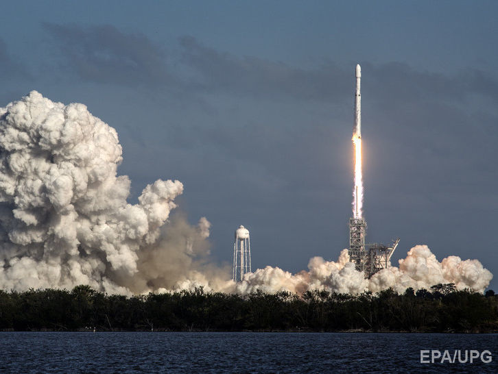 Трамп привітав Маска із запуском надважкої ракети Falcon Heavy