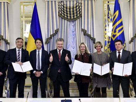 Порошенко: На 2018 год на сельскую медицину дополнительно заложен 1 млрд грн