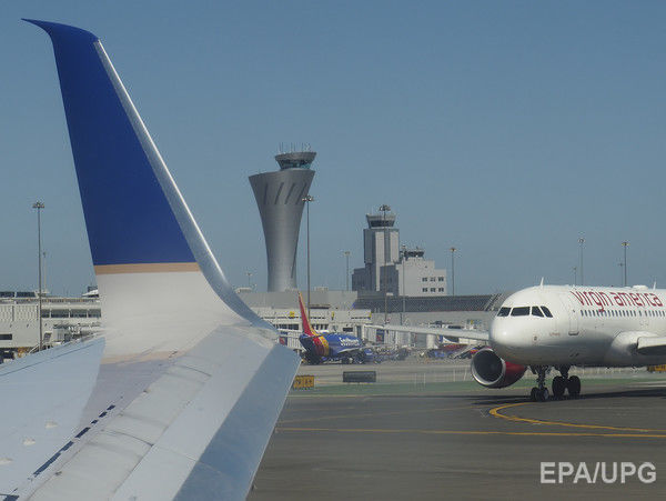 У США літак повернули до аеропорту через голого пасажира, котрий зачинився в туалеті