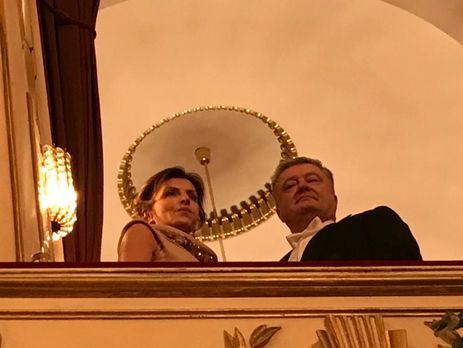 Порошенко з дружиною побував на Віденському балу, але не танцював. Фоторепортаж