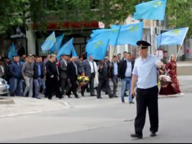 Во время памятного шествия в Джанкое крымские татары скандировали имя Джемилева