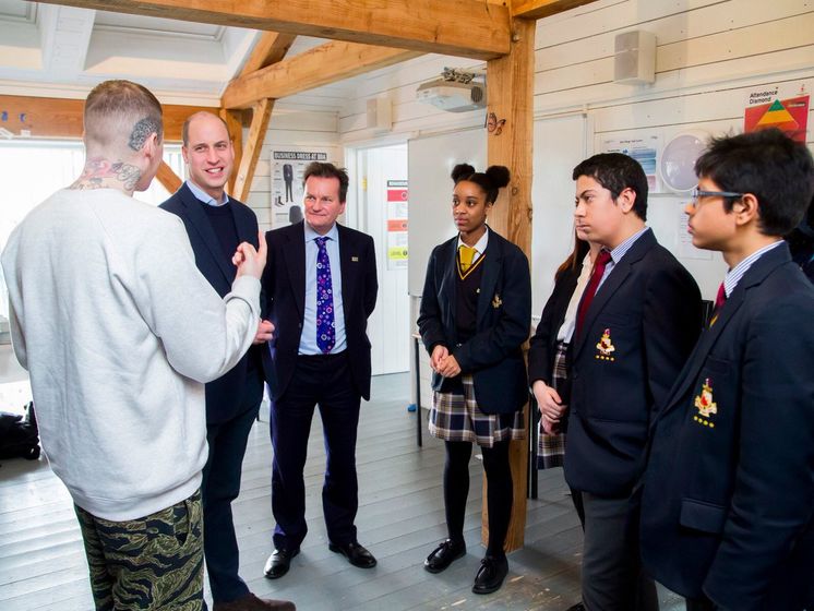 Принц Уильям в одной из школ Лондона рассказал о вреде интернета