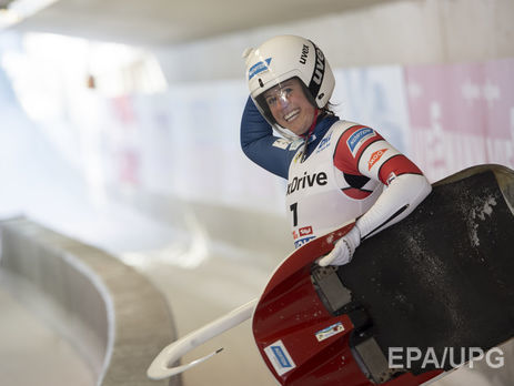 Олімпіада 2018. Американська спортсменка на швидкості вилетіла із саней і врізалася головою у відбійник. Відео