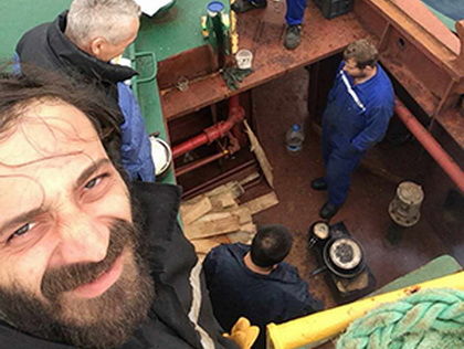 Троє українських моряків застрягли на острові Крит на аварійному судні