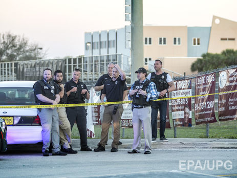 Стрілянина у школі у Флориді: 17 загиблих, стрілка заарештували. Фоторепортаж