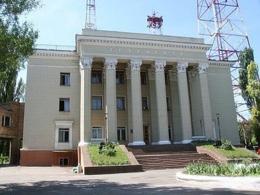 В Донецке исчезли из эфира почти все украинские радиостанции