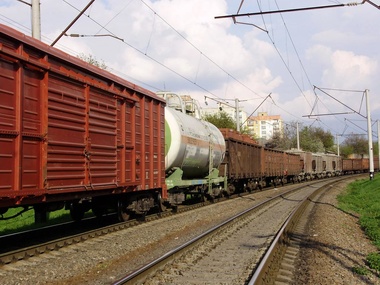 Донецкая железная дорога приостановила движение грузовых поездов
