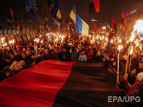 Во Львове будут вывешивать только государственный флаг Украины в памятные даты, но рекомедовали использовать и красно-черный