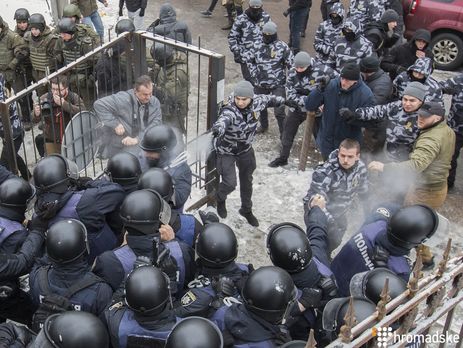 Глава департамента полиции: Титушки, патриоты, журналисты, зеваки нападают на нацгвардейцев. Ох...енный мирный протест!