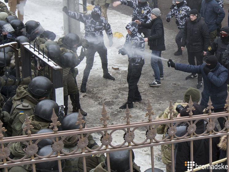 Полиция задержала троих человек, участвовавших в столкновениях под Соломенским судом