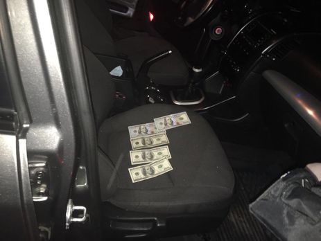 Правоохоронці затримали на хабарі заступника голови РДА у Дніпропетровській області та начальника відділення поліції – Лисенко