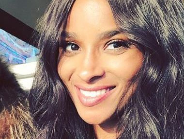 Сиара впервые показала новорожденную дочь