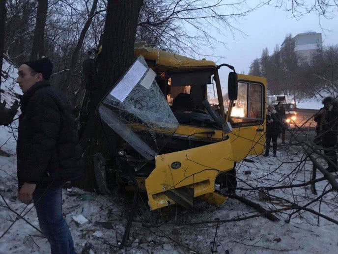 В Киеве в результате ДТП с двумя маршрутками пострадали не менее 12 человек, двое в тяжелом состоянии