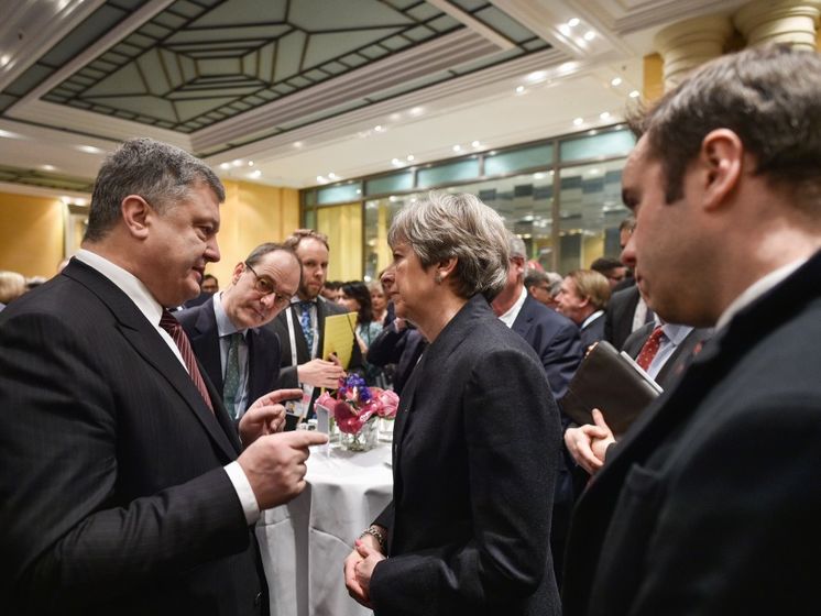 Порошенко обсудил с Мэй введение миротворцев на Донбасс