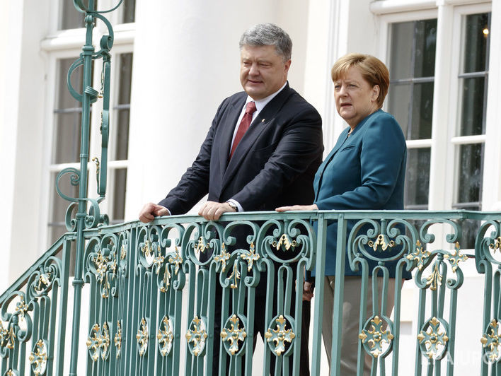 Порошенко обговорив із Меркель ситуацію на Донбасі і реформи в Україні