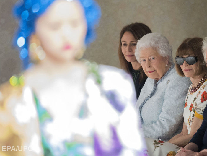 Елизавета II впервые за время своего правления посетила Лондонскую неделю моды