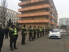 Здание суда окружили нацгвардейцы