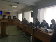 В Оболонском суде Киева рассматривают дело по обвинению Януковича в госизмене. Ему инкриминируют три статьи Уголовного кодекса Украины