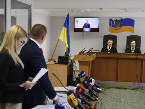 Оболонский районный суд Киева продолжил заседание по делу о госизмене Януковича. Трансляция