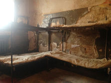 Гниль, плесень, холод. Минюст Украины показал камеры в старейшем корпусе Лукьяновского СИЗО