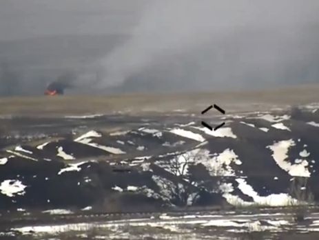 Украинские военные в районе оккупированного Докучаевска уничтожили БМП боевиков. Видео