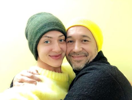 Бабкіни показали асану парної йоги