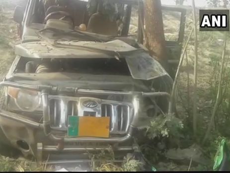 В Индии автомобиль врезался в здание школы, девять учеников погибли