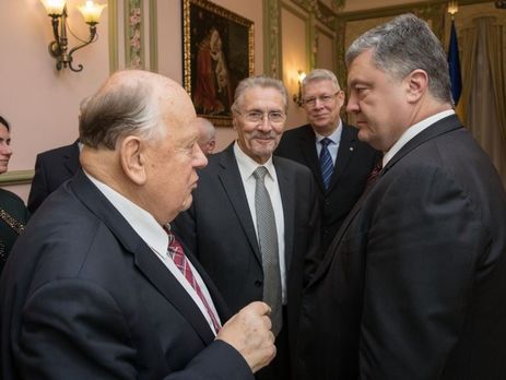 Шушкевич заявил, что Порошенко выступает против идеи о белорусских миротворцах на Донбассе