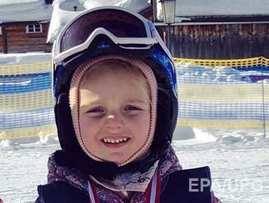 Трирічна донька Пєскова катається на лижах