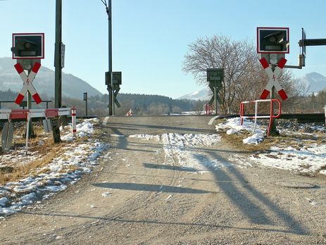 Четверо украинцев погибли при столкновении автомобиля с рельсовым автобусом в Польше
