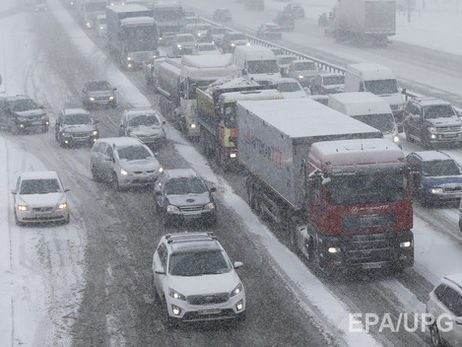 Через негоду обмежено рух вантажівок в Одесі, Києві, Кропивницькому і частково у Запорізькій області