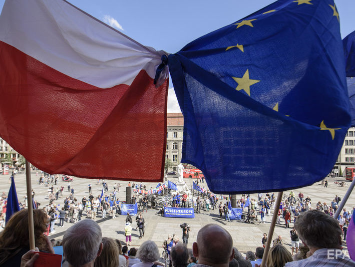 Європарламент підтримав запровадження санкцій проти Польщі за порушення принципу верховенства права