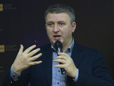 Романенко: Речь Путина на Федеральном собрании – мрачный блеф. Его вечное болезненное кашлянье дополняло картину этого пафосного маразма