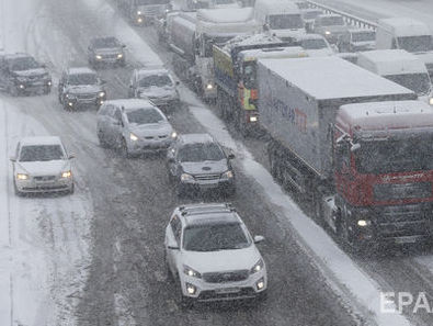 У Києві продовжили заборону на в'їзд вантажівок через сніг
