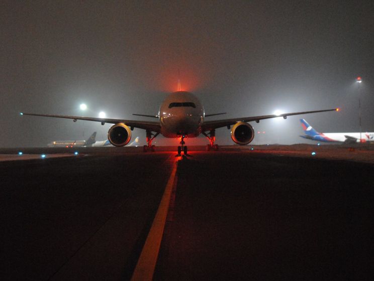 Під час приземлення в Запоріжжі за межі злітної смуги викотився літак авіакомпанії "Роза Вітрів"
