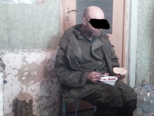 Украинские бойцы захватили боевика "ДНР" с российским паспортом