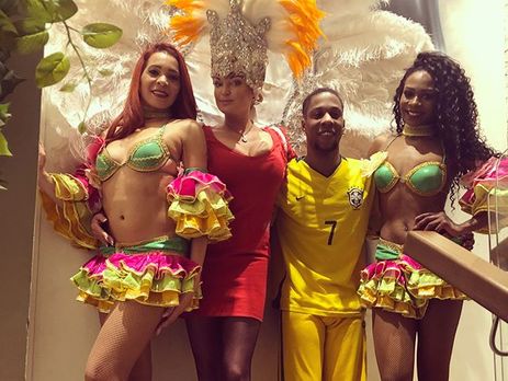 Волочкова в чулках станцевала на бразильской вечеринке