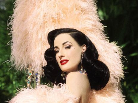 Діта фон Тіз знялася топлес