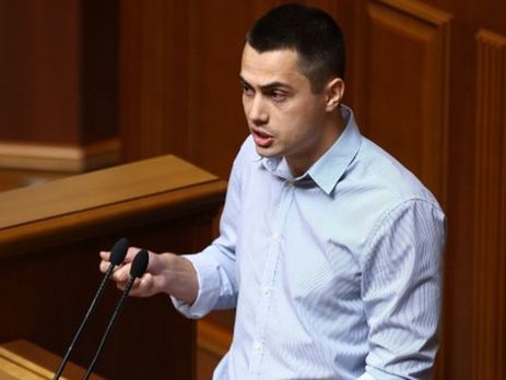 Фирсов: Полицейские не просто задерживали и обыскивали людей под парламентом, их ставили на колени. Зачем это унижение?