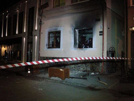 Поджог офиса Общества венгерской культуры Закарпатья переквалифицировали в теракт