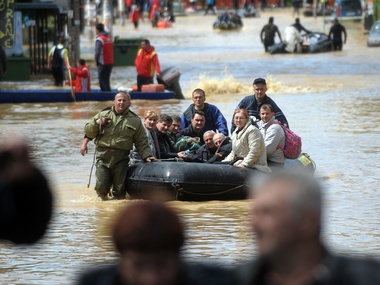 Жители Балкан борются с наводнением
