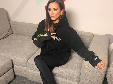 Ани Лорак показала фото с мамой и дочкой