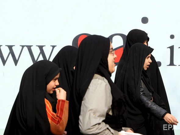 В Ірані жінку засудили до двох років позбавлення волі за публічно знятий хіджаб